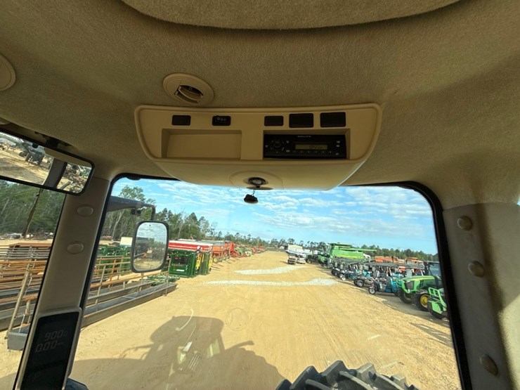 2012-john-deere-8260r-image-30