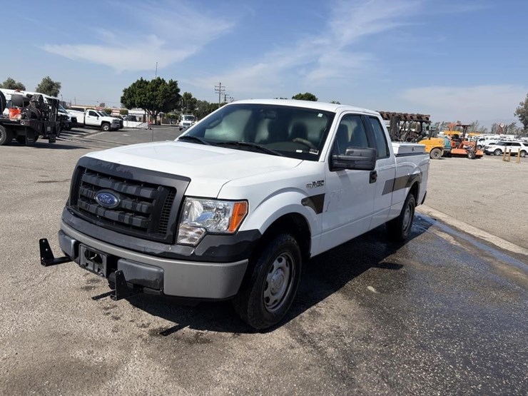 2012-ford-f150-xl-image-1