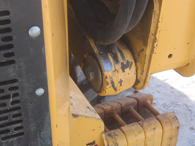 john-deere-325-image-54