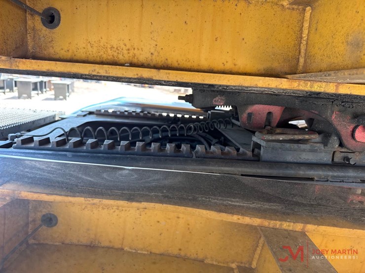 2001-mack-ch613-image-17