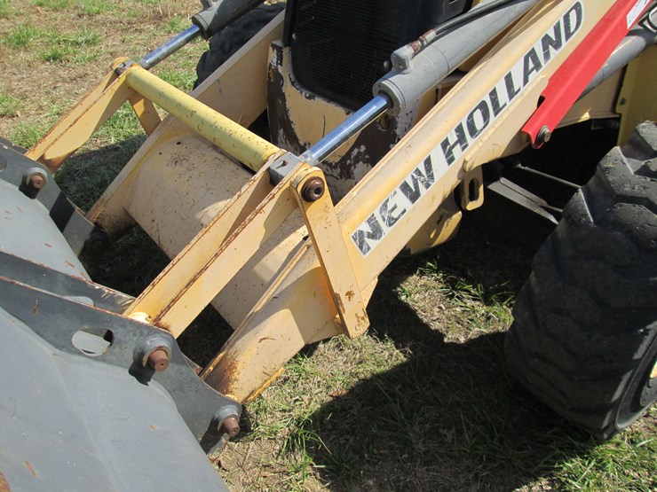 new-holland-b95b-image-28