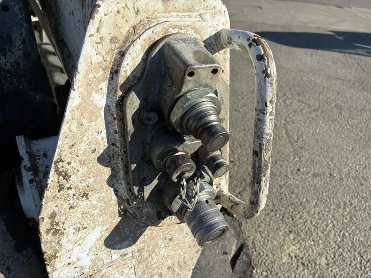 2017-bobcat-s570-image-9