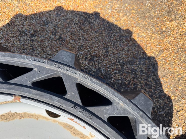 valley-revolution-47x15"-irrigation-tire-&-rim-image-11