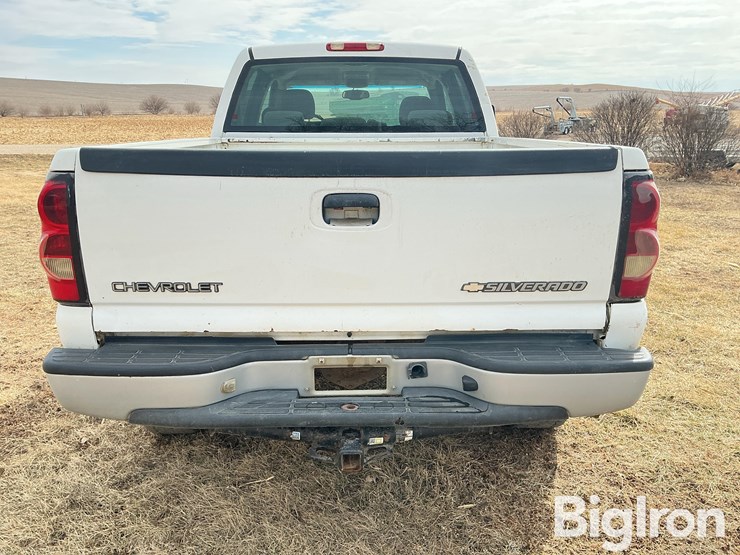 2004-chevrolet-silverado-2500-image-6