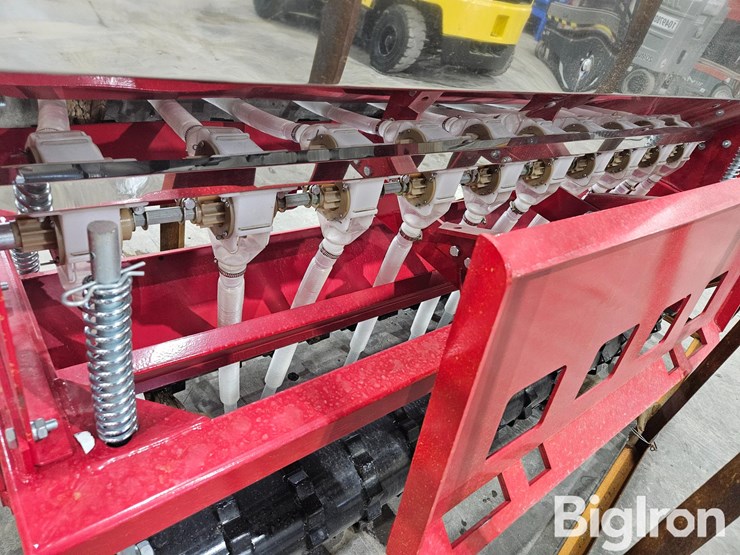 2025-massey-ferguson-730-image-17