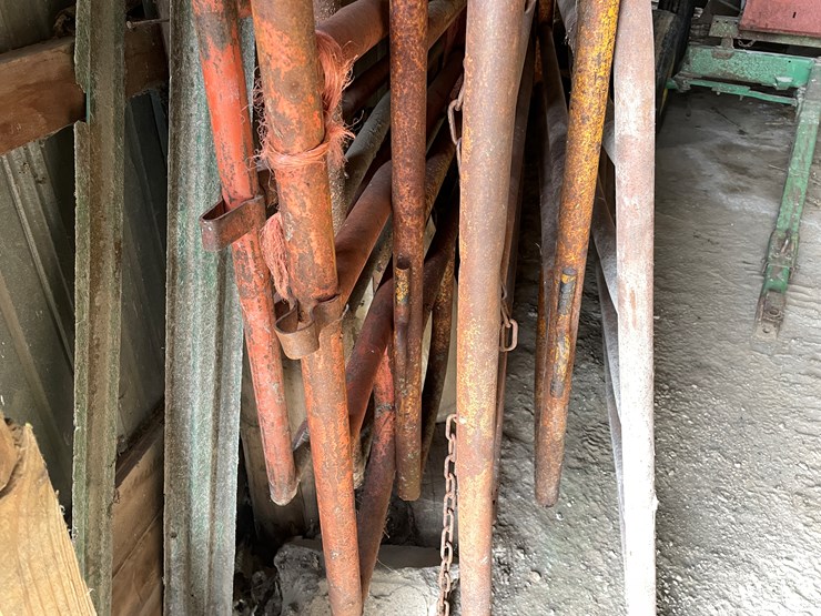 #2397-•-(7)-metal-gates-image-6