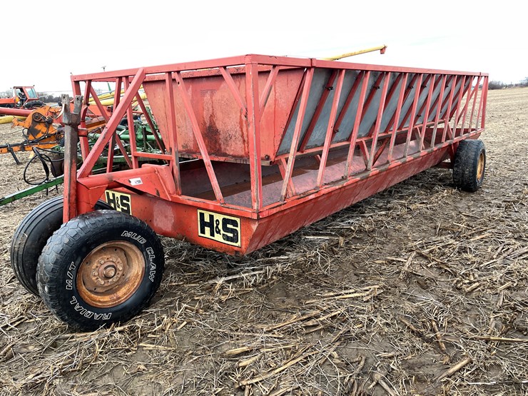 #118-•-h&s-20'-feeder-wagon-image-1