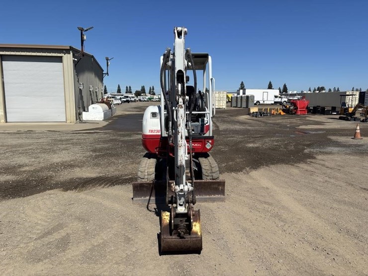 2020-takeuchi-tb230-image-6