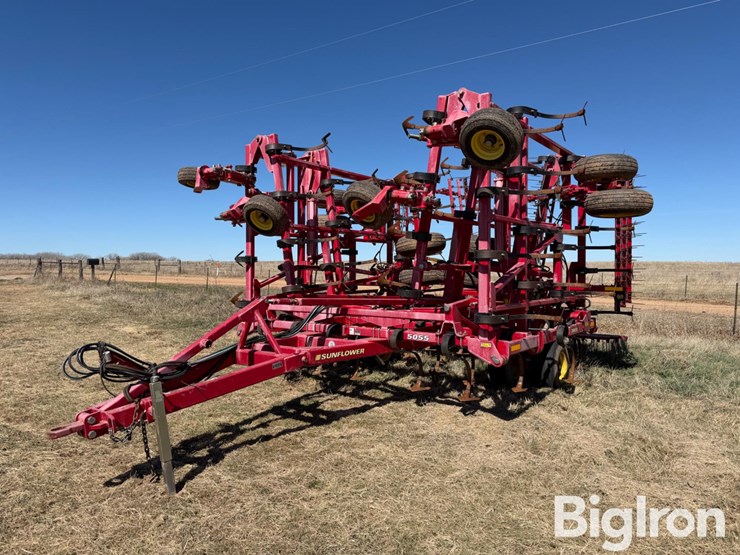 2012-sunflower-5055-field-cultivator-image-1