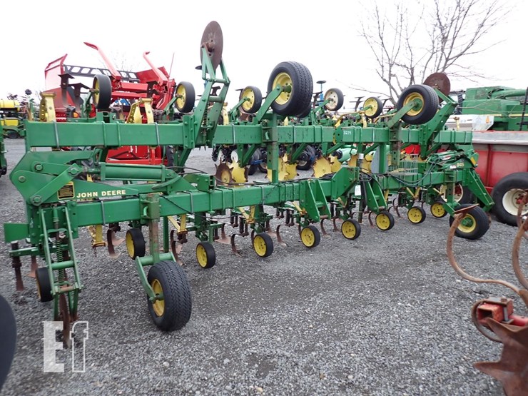 john-deere-845-image-1