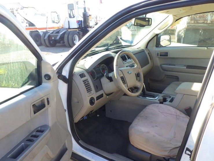 2011-ford-escape-image-5