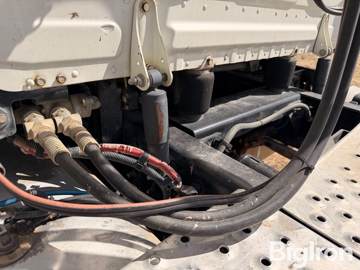 2015-freightliner-cascadia-125-image-17