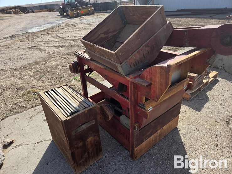 a-t-ferrell-clipper-fanning-mill-image-3