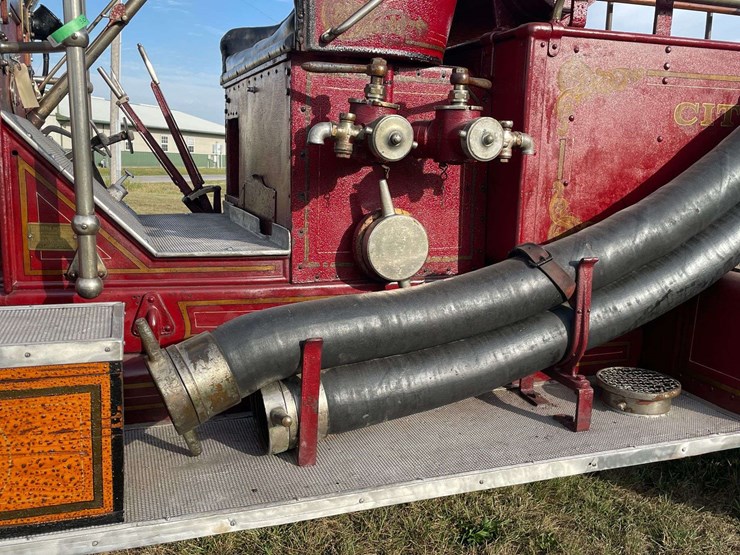 1917-american-la-france-firetruck-image-19