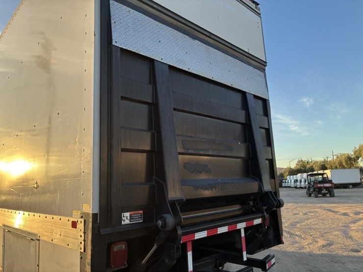 2016-ford-f650-xlt-image-5