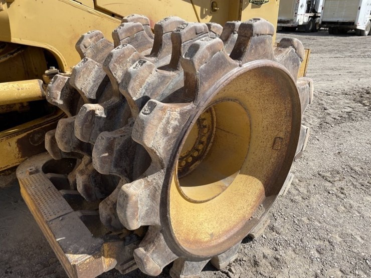 2006-caterpillar-815f-image-10