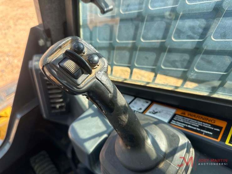 2020-deere-333g-image-24