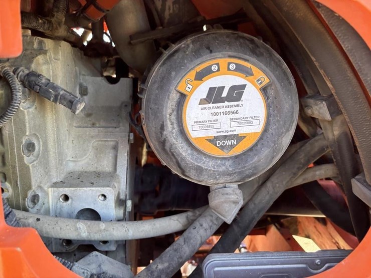 2016-jlg-8042-image-42