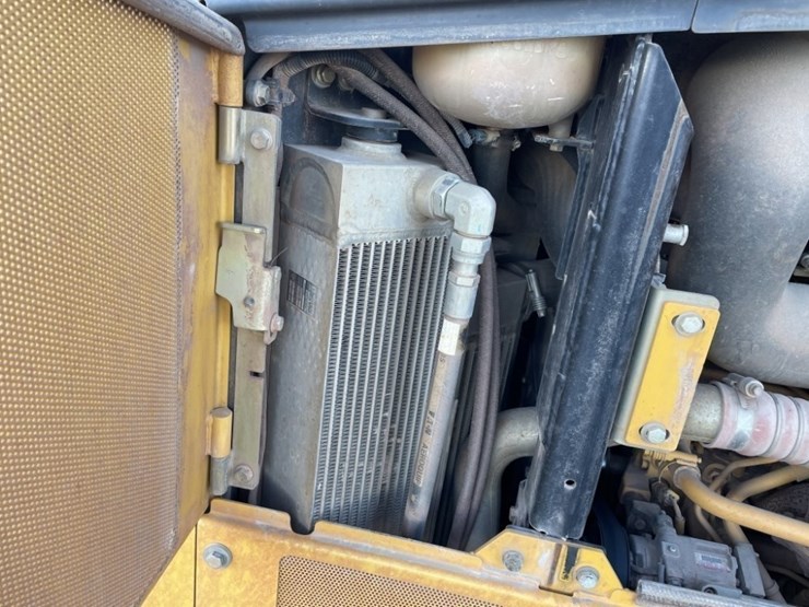 2013-deere-700k-lgp-image-27