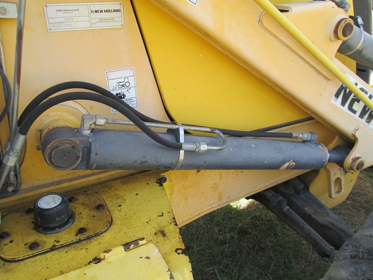 new-holland-b95b-image-17