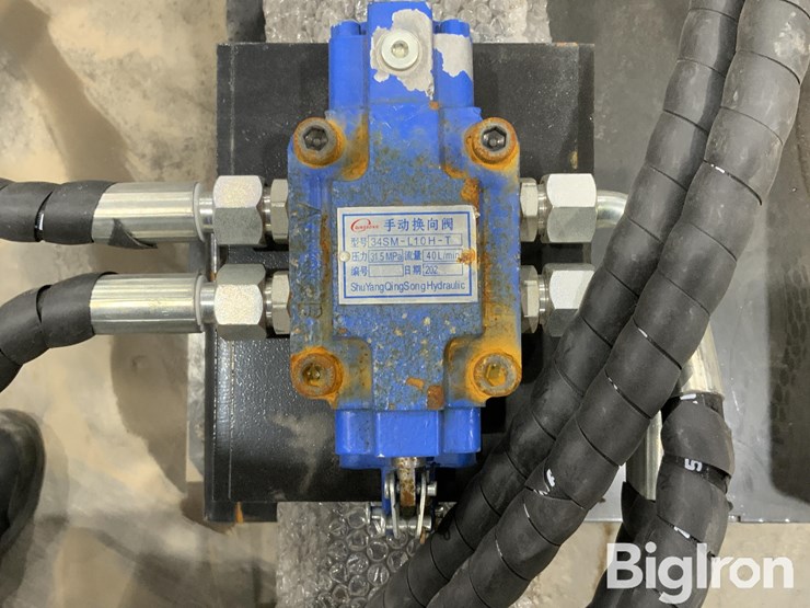 2025-massey-ferguson-730-image-18