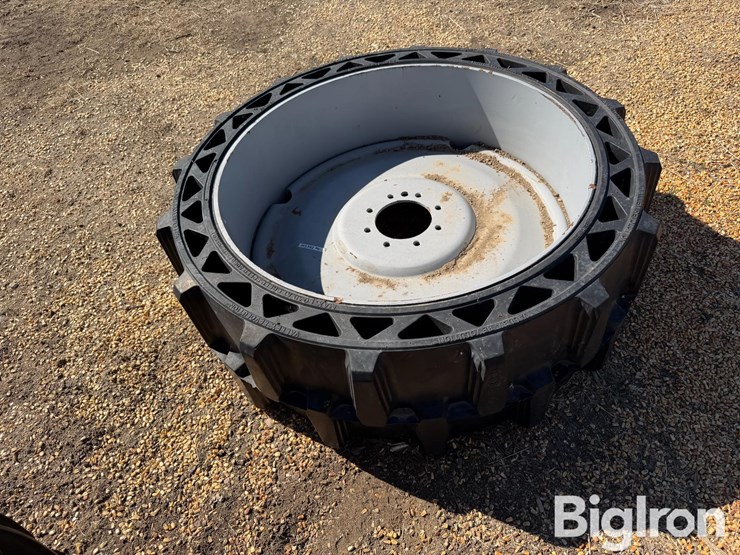 valley-revolution-47x15"-irrigation-tire-&-rim-image-8