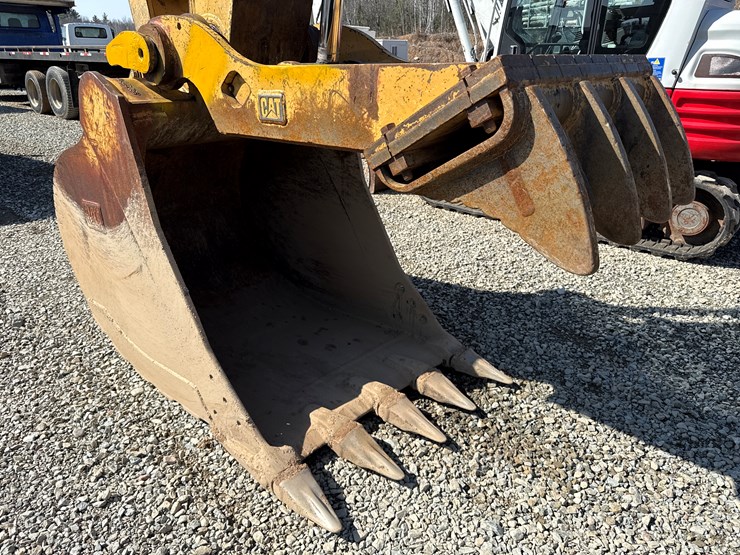 2011-caterpillar-336e-image-12