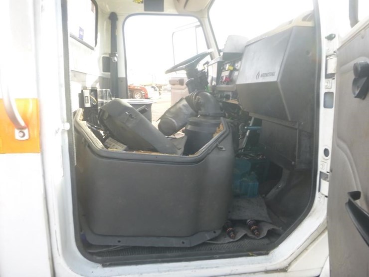 2002-international-4900-image-19