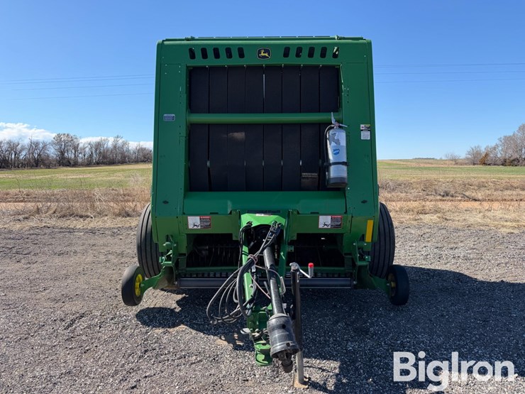 2024-john-deere-561m-image-2