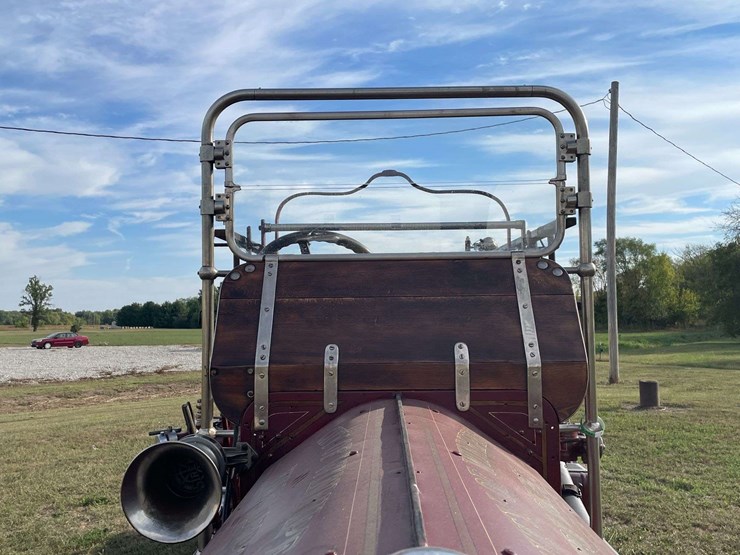 1917-american-la-france-firetruck-image-11