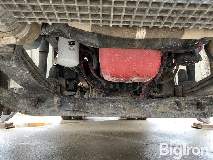 2014-freightliner-m2-106-image-18