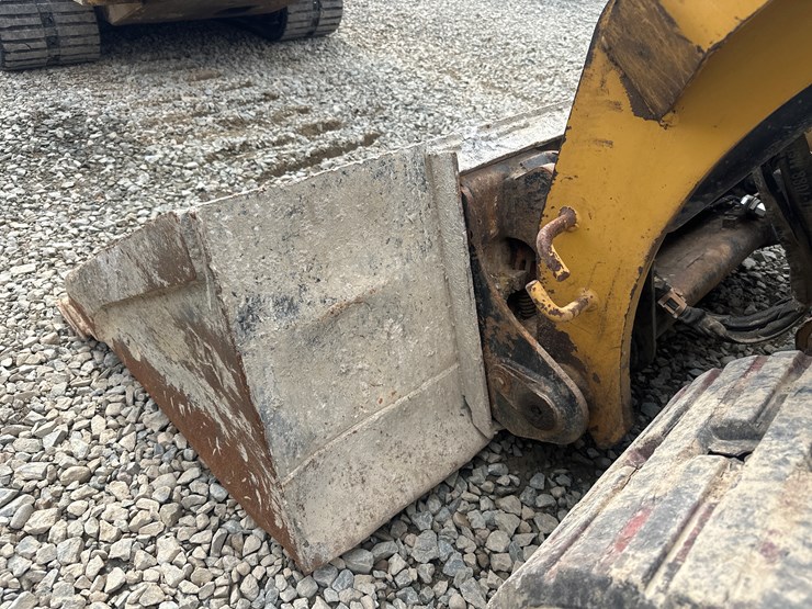 2019-caterpillar-259d3-image-30
