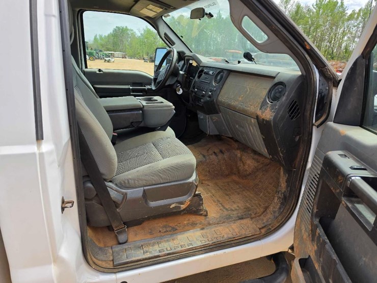 2015-ford-f550-image-11