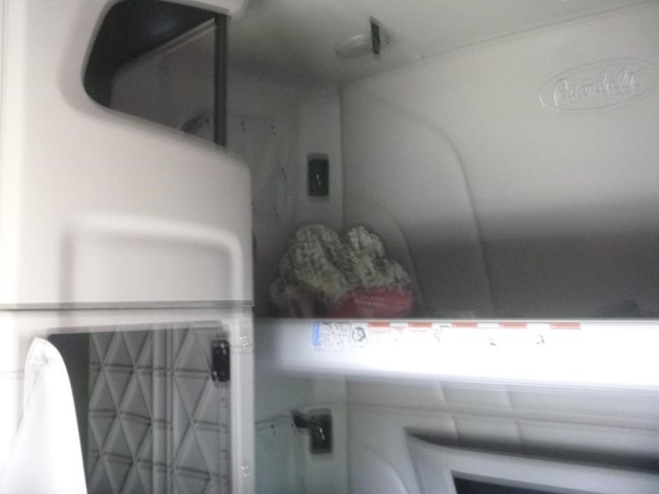 2024-peterbilt-579-image-17