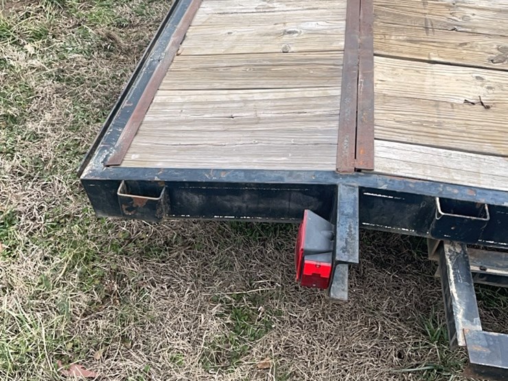 car-hauler-trailer-16’-with-2’-dove-tail-and-ramps-image-7