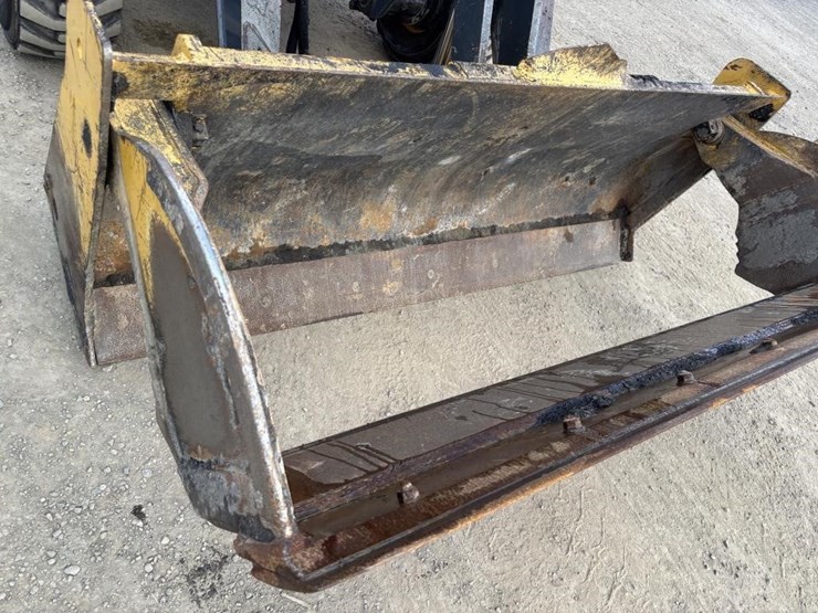 2018-deere-210lep-image-11