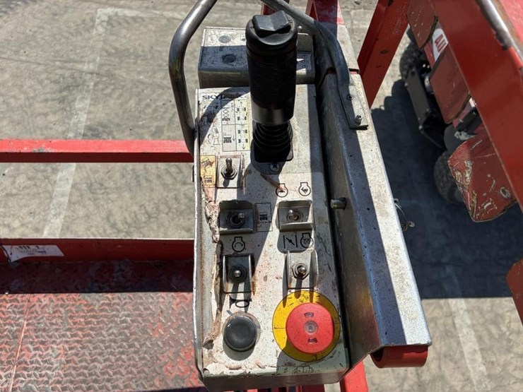 2014-skyjack-sj6832rt-image-16