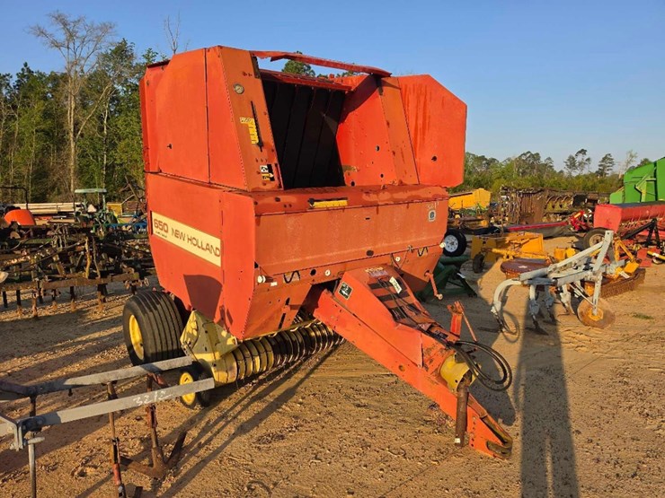 new-holland-650-image-4