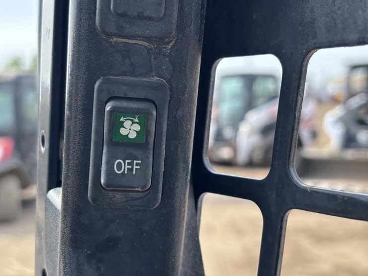 2017-bobcat-t650-image-28