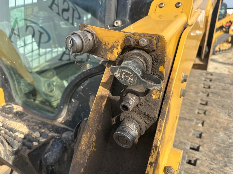 2017-caterpillar-239d-image-23