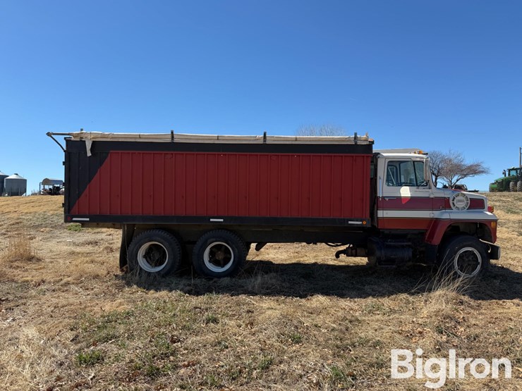 1977-ford-ln900-image-5