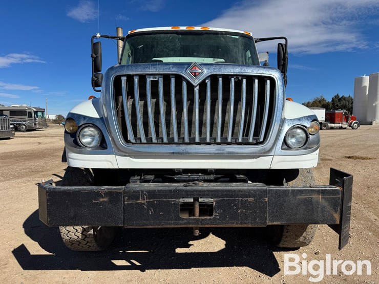 2013-international-7400-image-2