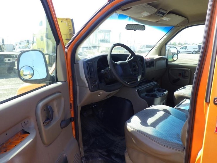 2000-gmc-safari-image-5