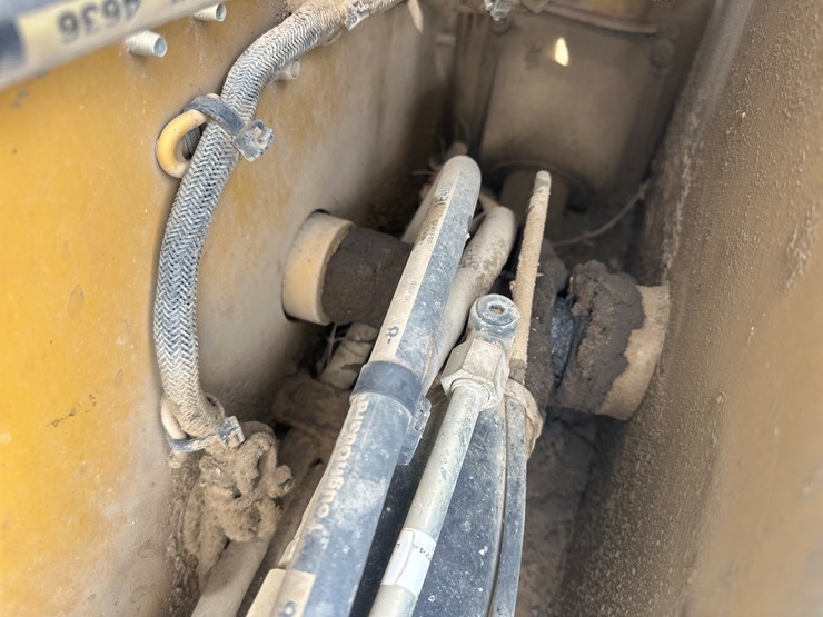 2017-caterpillar-239d-image-19