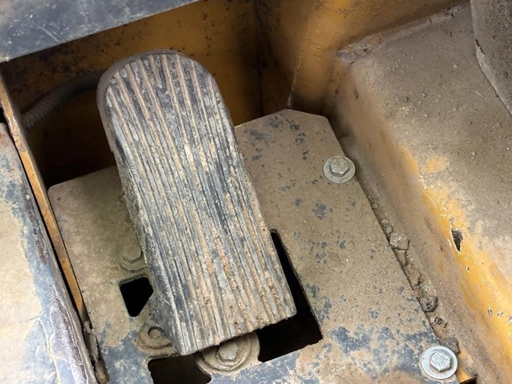 2018-deere-317g-image-17