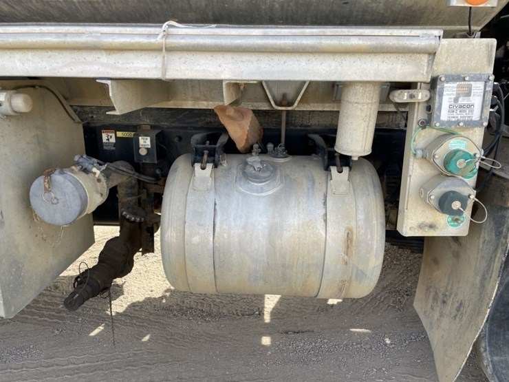 1997-peterbilt-320-image-15