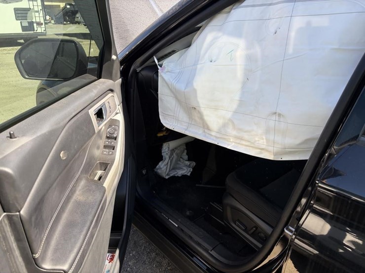 2022-ford-explorer-image-12