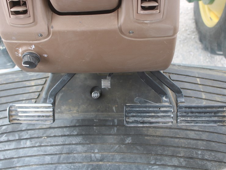 john-deere-8120-image-28