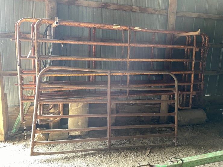 #2397-•-(7)-metal-gates-image-4