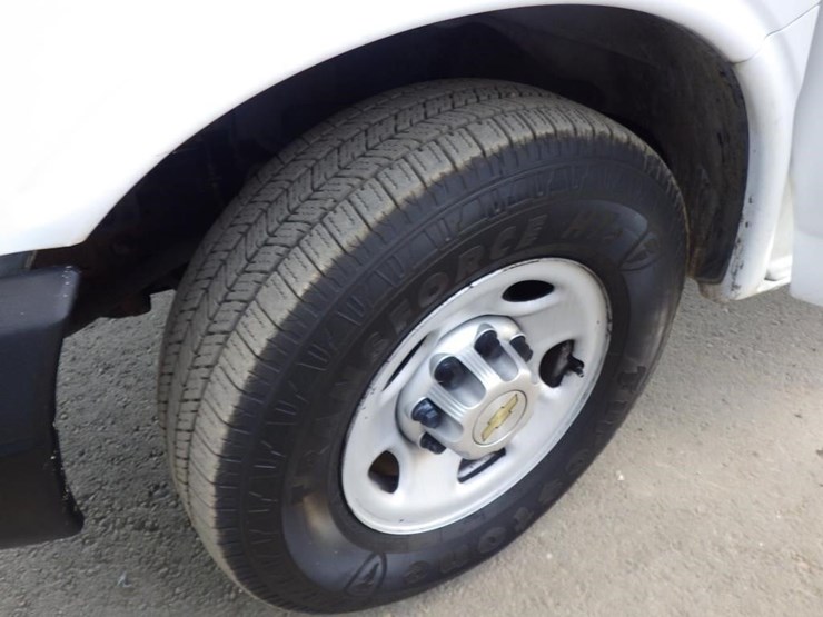 2012-chevrolet-express-2500-image-13